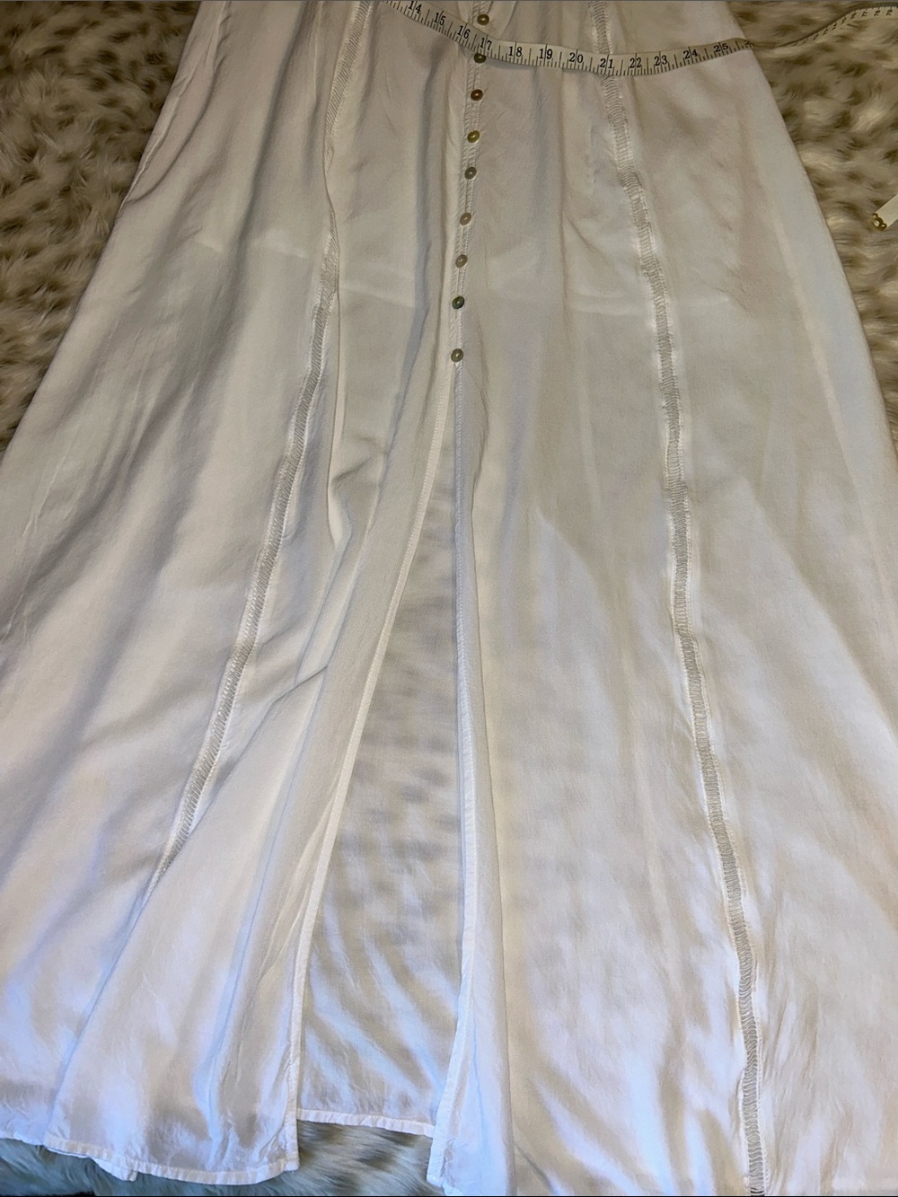 Beautiful Romantic Off-The-Shoulder White Dress - Picture 10 of 11